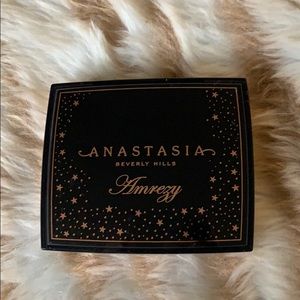 Anastasia Beverly Hills X Amrezy Highlighter